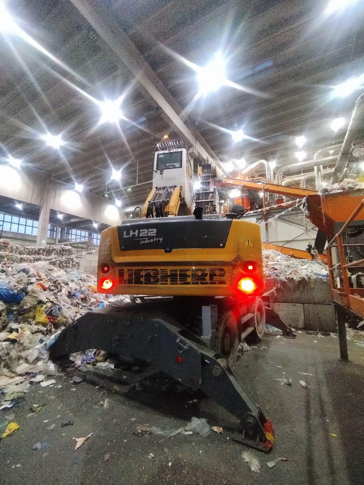 Liebherr LH22 M Litronic - حفارة النقل والشحن: صور 2 Liebherr LH22 M Litronic - حفارة النقل والشحن: صور 2