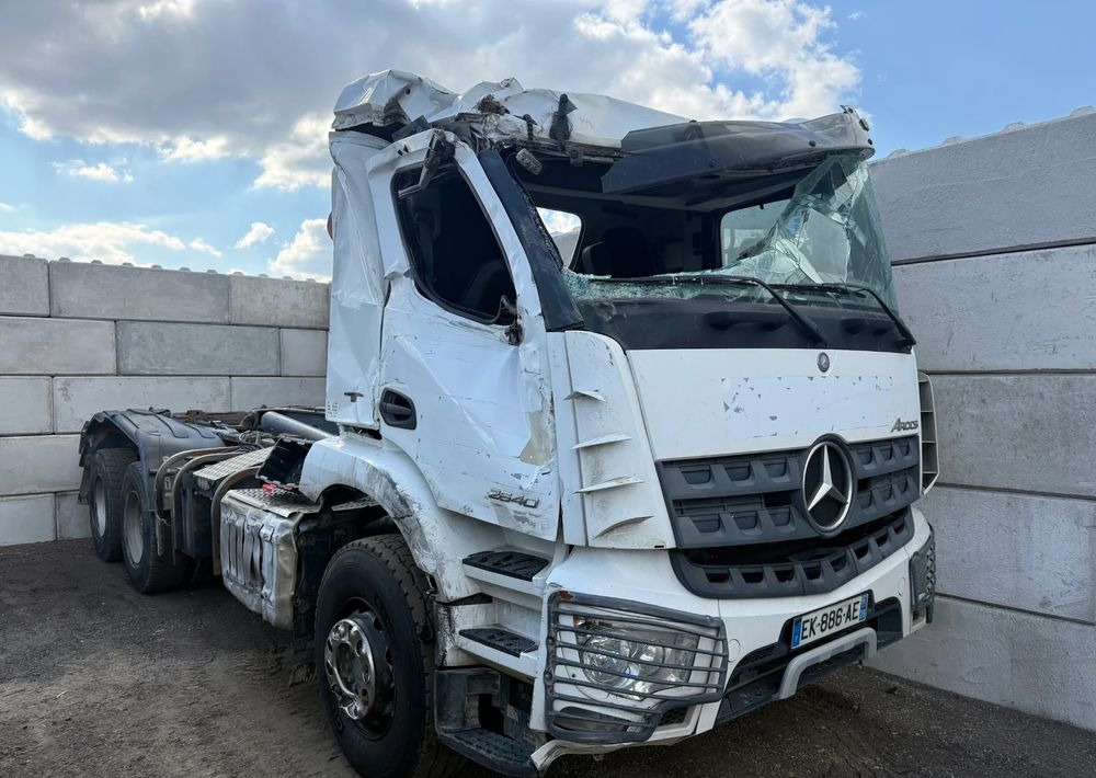 Mercedes-Benz Arocs 2640 - شاحنة ذات الخطاف: صور 2 Mercedes-Benz Arocs 2640 - شاحنة ذات الخطاف: صور 2