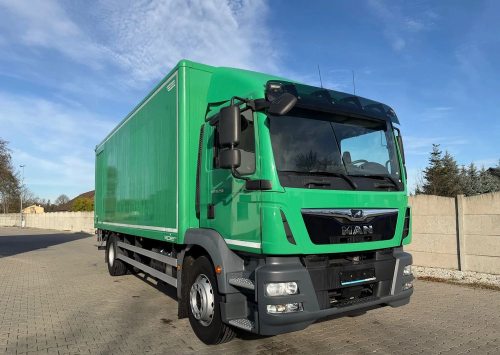 MAN TGM 18.250 Ładownośc 9800 kg - بصندوق مغلق شاحنة: صور 4 MAN TGM 18.250 Ładownośc 9800 kg - بصندوق مغلق شاحنة: صور 4