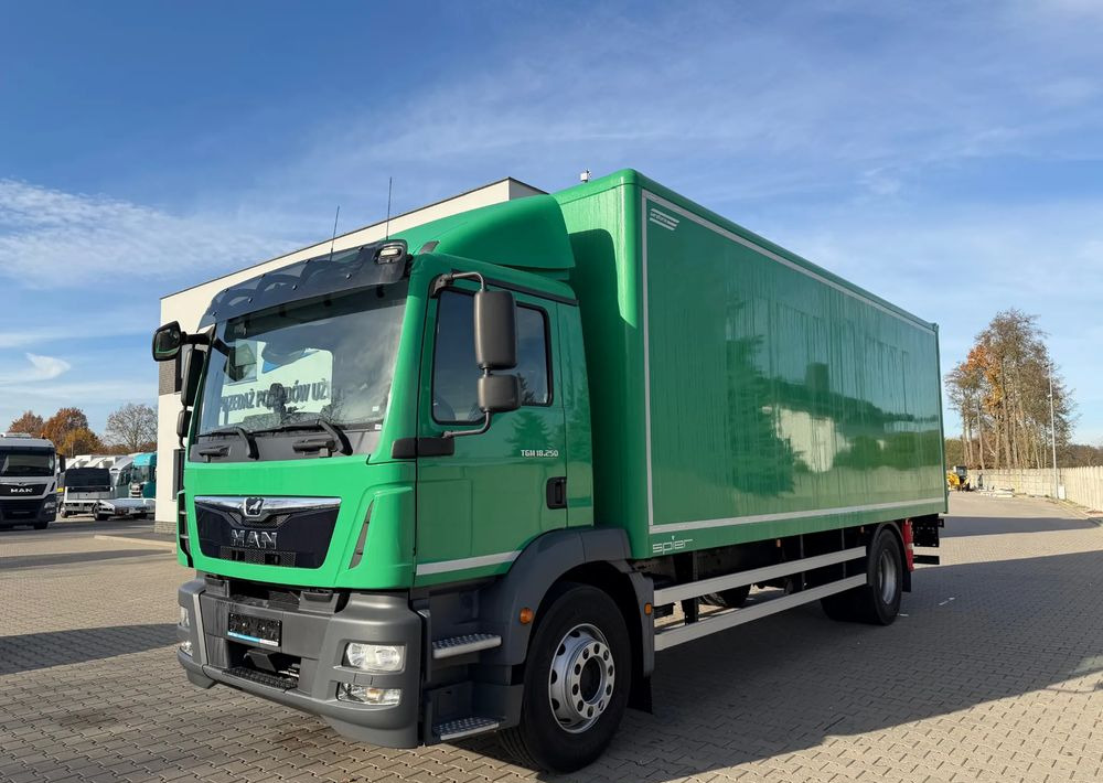 MAN TGM 18.250 Ładownośc 9800 kg - بصندوق مغلق شاحنة: صور 2 MAN TGM 18.250 Ładownośc 9800 kg - بصندوق مغلق شاحنة: صور 2