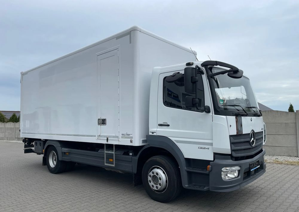 Mercedes-Benz ATEGO 1324/ Ładownośc 7,5 tony/ kontener 6,2m! - شاحنة جرار: صور 3 Mercedes-Benz ATEGO 1324/ Ładownośc 7,5 tony/ kontener 6,2m! - شاحنة جرار: صور 3
