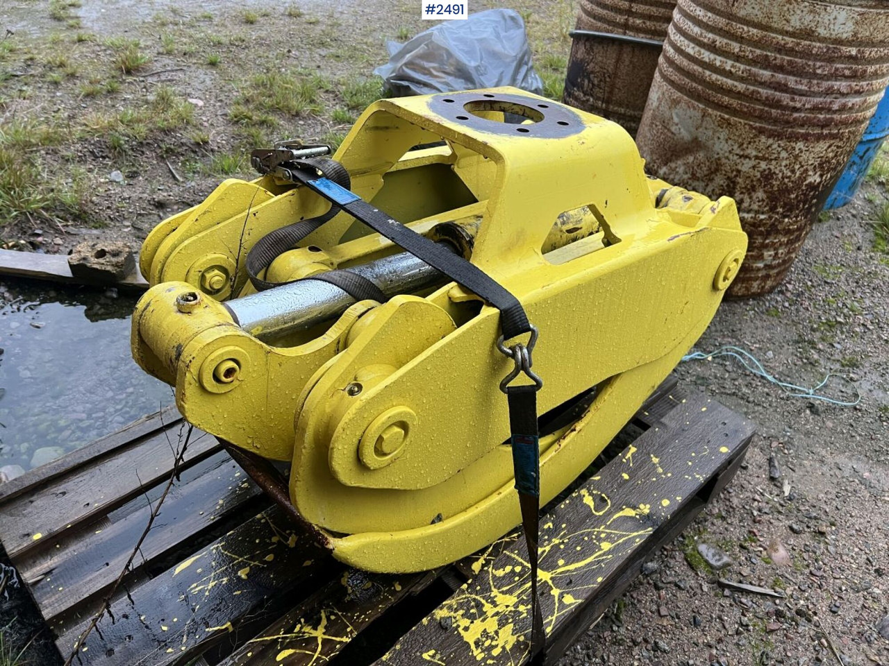 John Deere Logging Grapple SG 042 - معدات الغابات: صور 1 John Deere Logging Grapple SG 042 - معدات الغابات: صور 1