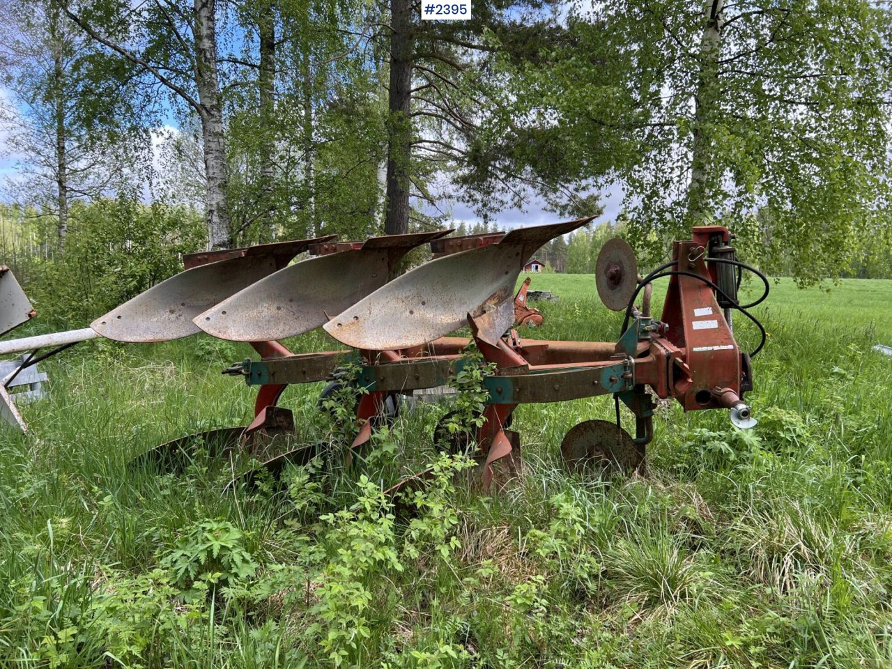 Kverneland 3-blade reversible plow - ال معدات حراثه: صور 1 Kverneland 3-blade reversible plow - ال معدات حراثه: صور 1