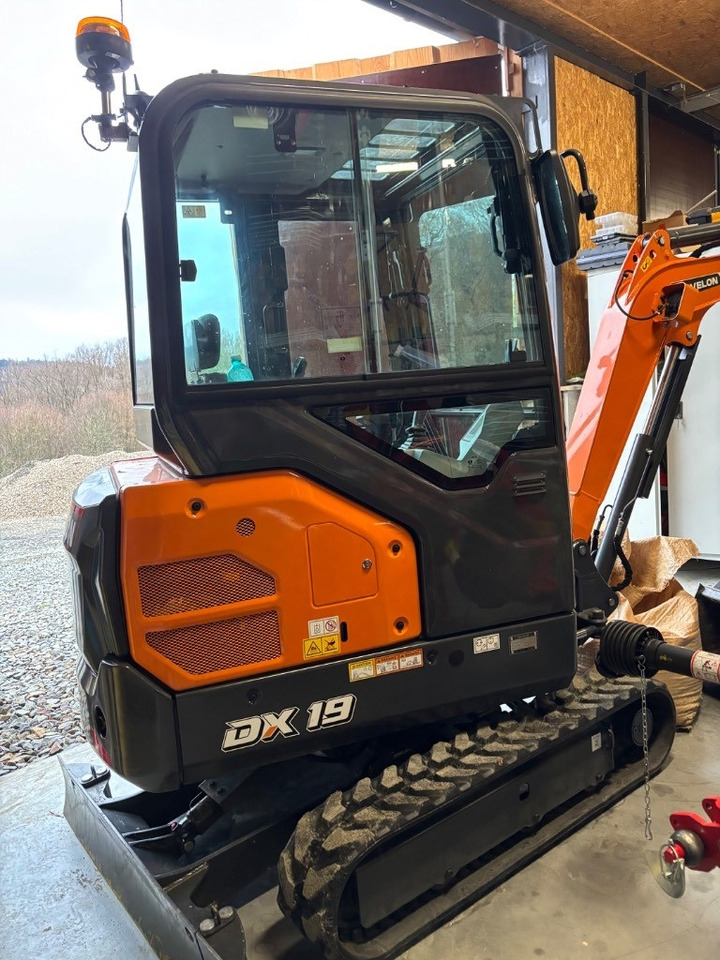 Develon DX 19 Z-7 - حفارة مصغرة: صور 1 Develon DX 19 Z-7 - حفارة مصغرة: صور 1