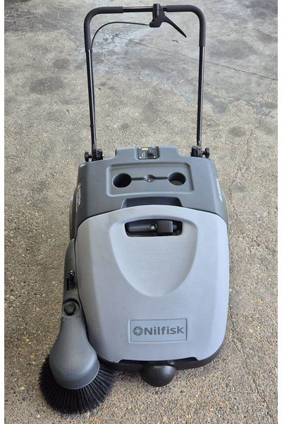 Nilfisk SW 750 - سياره كنس شوارع: صور 3 Nilfisk SW 750 - سياره كنس شوارع: صور 3