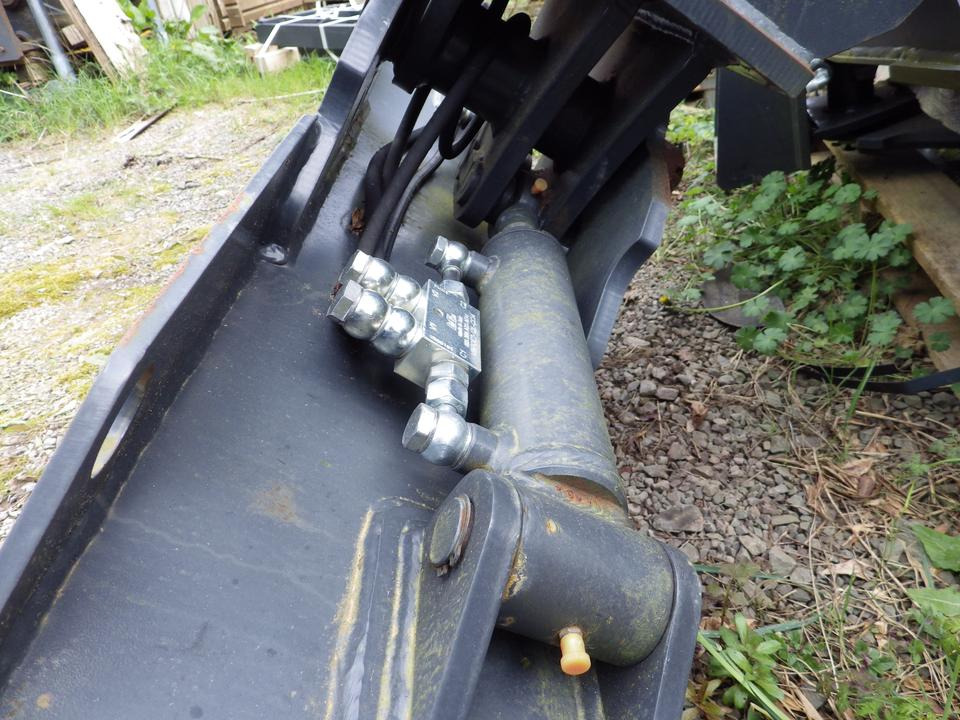 Schwenkbare Grabenräumlöffel MS01 3 x auf Lager - بكت حفار: صور 2 Schwenkbare Grabenräumlöffel MS01 3 x auf Lager - بكت حفار: صور 2