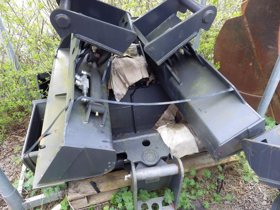 Schwenkbare Grabenräumlöffel MS01 3 x auf Lager - بكت حفار: صور 4 Schwenkbare Grabenräumlöffel MS01 3 x auf Lager - بكت حفار: صور 4