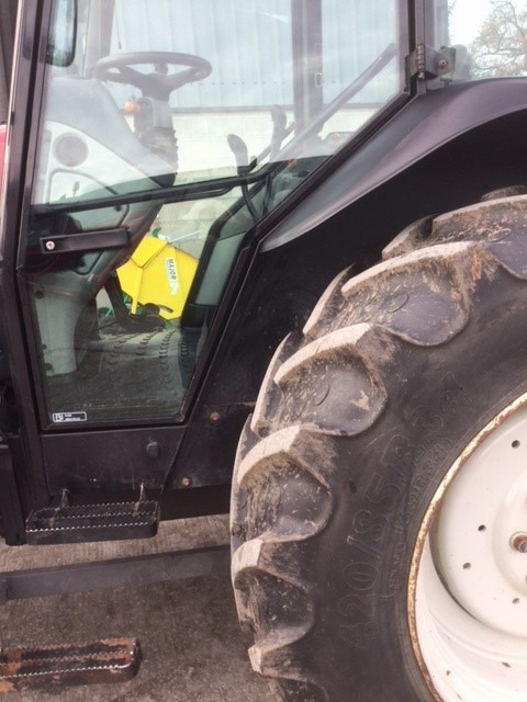 2016 Valtra A93, one local owner machine - جرار: صور 5 2016 Valtra A93, one local owner machine - جرار: صور 5