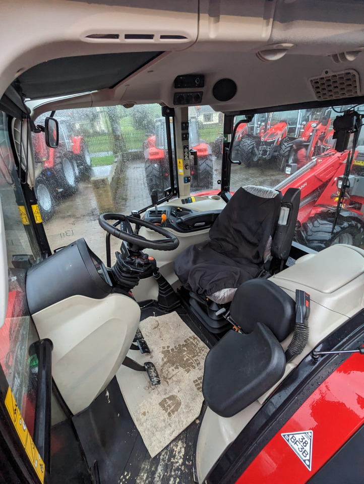 2022 Massey Ferguson 5712M c/w Loader, As New - جرار: صور 4 2022 Massey Ferguson 5712M c/w Loader, As New - جرار: صور 4