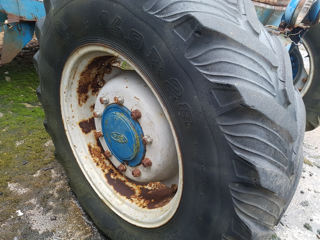 Ford 8210 - جرار: صور 4 Ford 8210 - جرار: صور 4