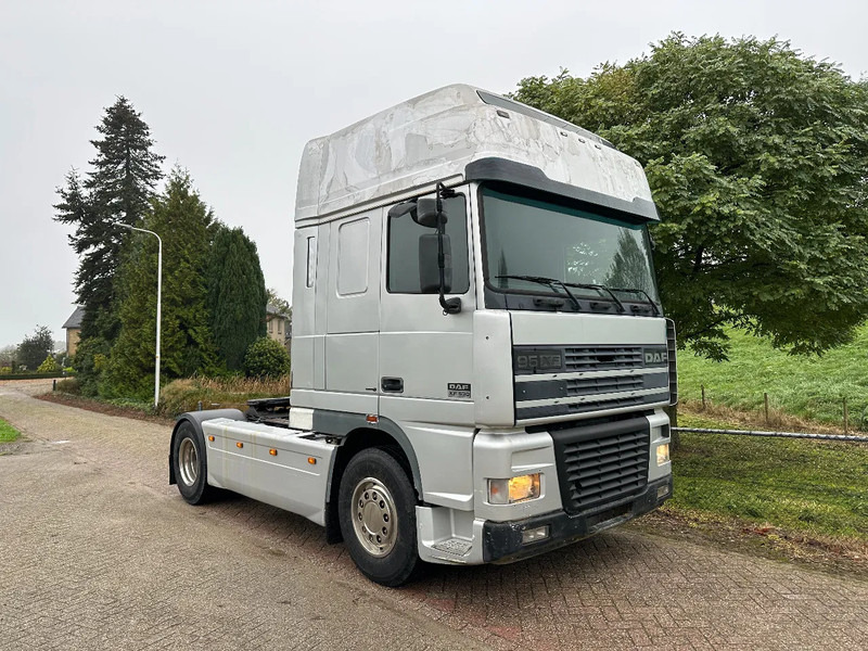 DAF XF 530 4X2 Manual EUR3 LOW KM - شاحنة جرار: صور 5 DAF XF 530 4X2 Manual EUR3 LOW KM - شاحنة جرار: صور 5