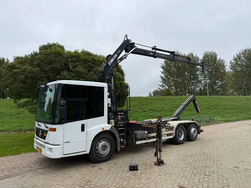 Mercedes-Benz Econic Hiab 220-Hooklift-6x2-Remote - شاحنة كرين: صور 1 Mercedes-Benz Econic Hiab 220-Hooklift-6x2-Remote - شاحنة كرين: صور 1