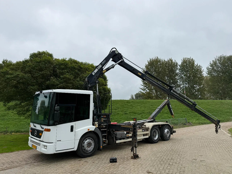 Mercedes-Benz Econic Hiab 220-Hooklift-6x2-Remote - شاحنة كرين: صور 4 Mercedes-Benz Econic Hiab 220-Hooklift-6x2-Remote - شاحنة كرين: صور 4