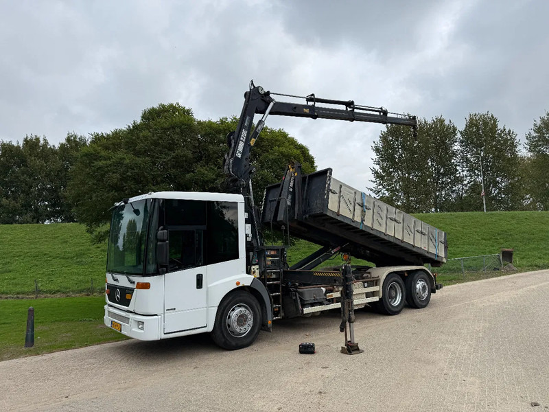 Mercedes-Benz Econic Hiab 220 Hooklift 6x2 - شاحنة كرين: صور 1 Mercedes-Benz Econic Hiab 220 Hooklift 6x2 - شاحنة كرين: صور 1