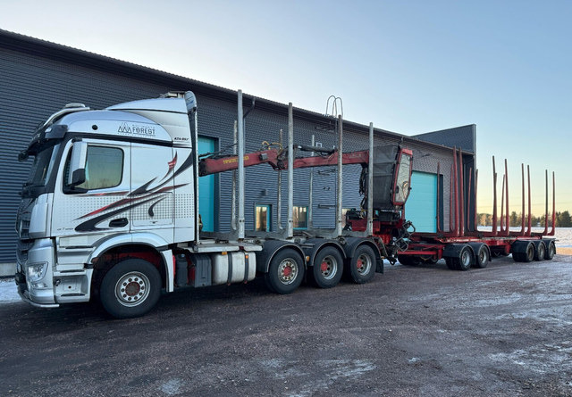 Mercedes-Benz Arocs - شاحنة قطع الأشجار: صور 2 Mercedes-Benz Arocs - شاحنة قطع الأشجار: صور 2