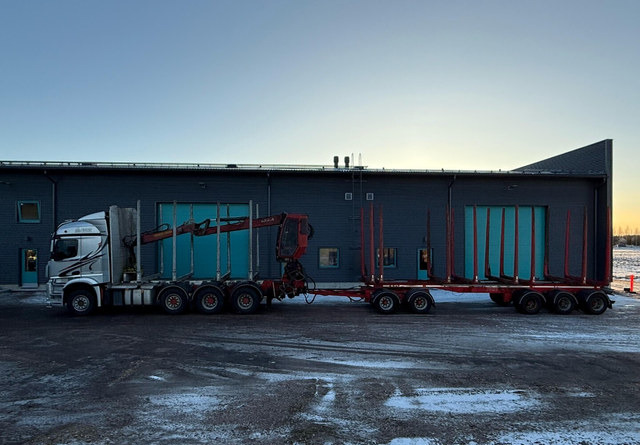 Mercedes-Benz Arocs - شاحنة قطع الأشجار: صور 3 Mercedes-Benz Arocs - شاحنة قطع الأشجار: صور 3
