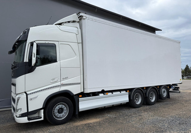 VolvoFH 540 8x4 66m3 - بصندوق مغلق شاحنة: صور 2 VolvoFH 540 8x4 66m3 - بصندوق مغلق شاحنة: صور 2