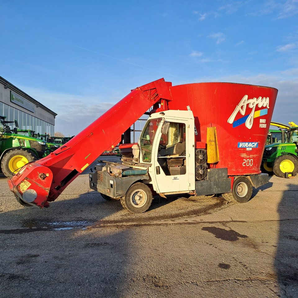 CARRO MISCELATORE SEMOVENTE AGM MIRAGE 200 - آلة خلط وتوزيع الأعلاف: صور 1 CARRO MISCELATORE SEMOVENTE AGM MIRAGE 200 - آلة خلط وتوزيع الأعلاف: صور 1