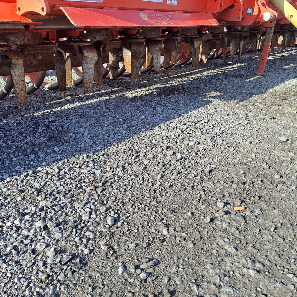 ERPICE ROTANTE PIEGHEVOLE MASCHIO AQUILA RAP 7000 - محراث الدوار: صور 3 ERPICE ROTANTE PIEGHEVOLE MASCHIO AQUILA RAP 7000 - محراث الدوار: صور 3