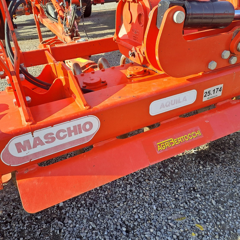 ERPICE ROTANTE PIEGHEVOLE MASCHIO AQUILA RAP 7000 - محراث الدوار: صور 5 ERPICE ROTANTE PIEGHEVOLE MASCHIO AQUILA RAP 7000 - محراث الدوار: صور 5