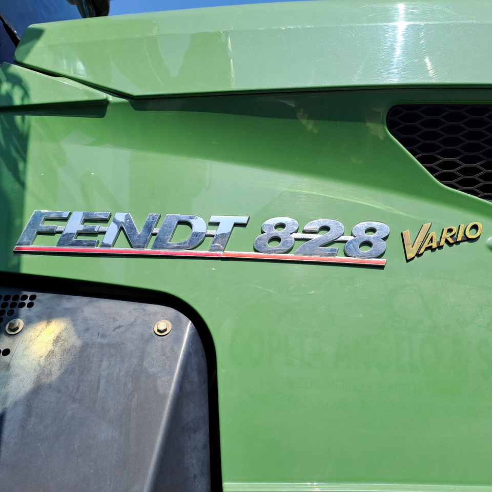 FENDT 828 VARIO PROFI PLUS - جرار: صور 4 FENDT 828 VARIO PROFI PLUS - جرار: صور 4