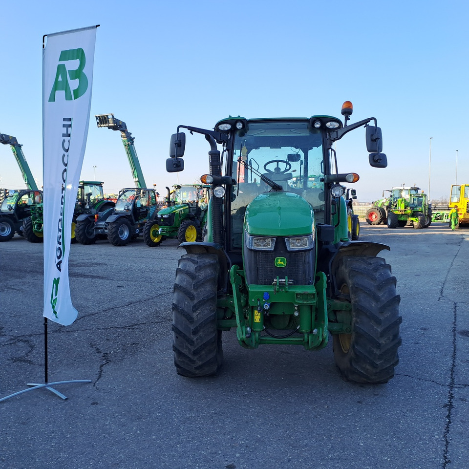 JOHN DEERE 5125R - جرار: صور 3 JOHN DEERE 5125R - جرار: صور 3
