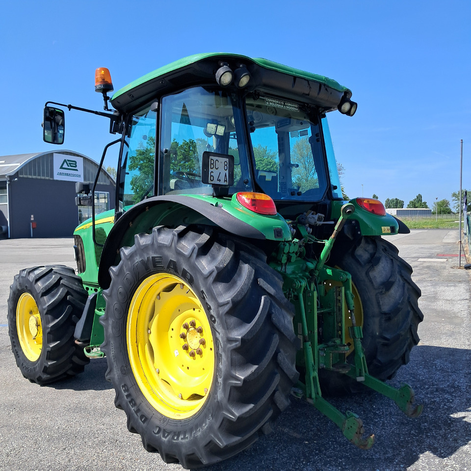 JOHN DEERE 5720 - جرار: صور 3 JOHN DEERE 5720 - جرار: صور 3