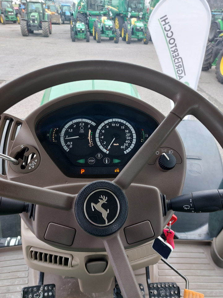 جرار JOHN DEERE 6230R: صور 7 جرار JOHN DEERE 6230R: صور 7