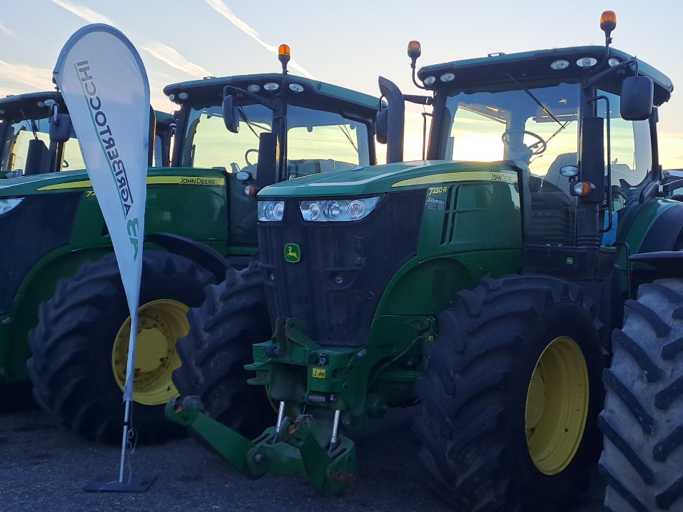 JOHN DEERE 7230R - جرار: صور 1 JOHN DEERE 7230R - جرار: صور 1