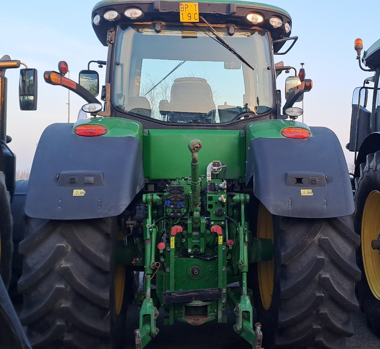 JOHN DEERE 7230R - جرار: صور 4 JOHN DEERE 7230R - جرار: صور 4