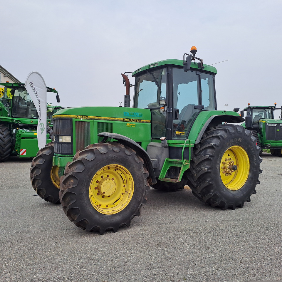 JOHN DEERE 7700 - جرار: صور 1 JOHN DEERE 7700 - جرار: صور 1