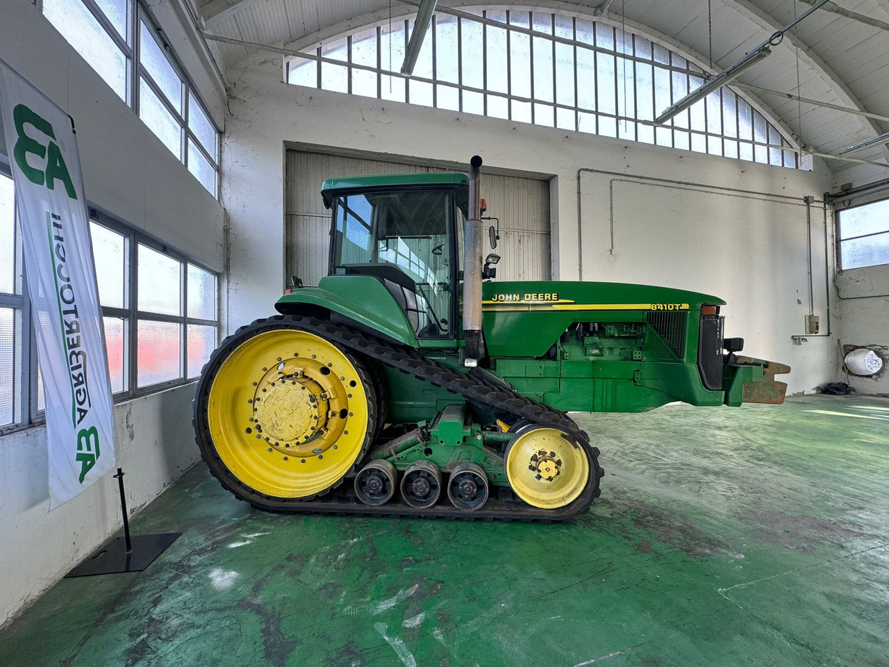 JOHN DEERE 8410T - جرار: صور 4 JOHN DEERE 8410T - جرار: صور 4