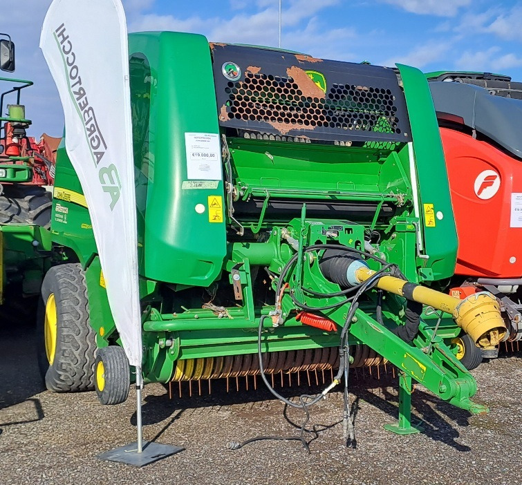 JOHN DEERE 960 - مكبس القش الدائري: صور 1 JOHN DEERE 960 - مكبس القش الدائري: صور 1
