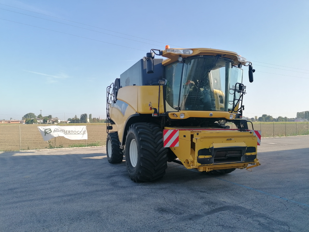 NEW HOLLAND CR 9060 - حصادة شاملة: صور 1 NEW HOLLAND CR 9060 - حصادة شاملة: صور 1