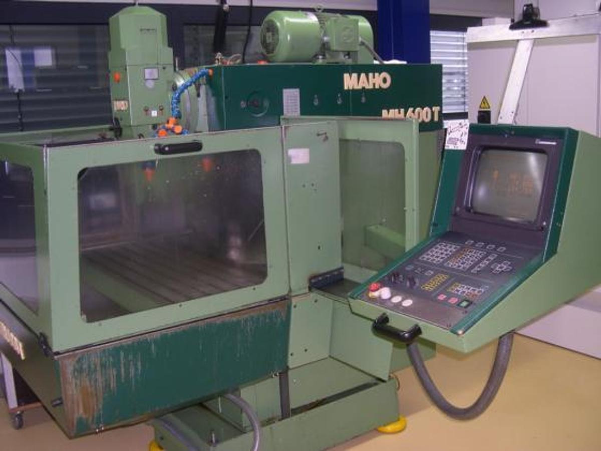 CNC-Fräsmaschine MAHO - آلة طحن المعادن: صور 1 CNC-Fräsmaschine MAHO - آلة طحن المعادن: صور 1