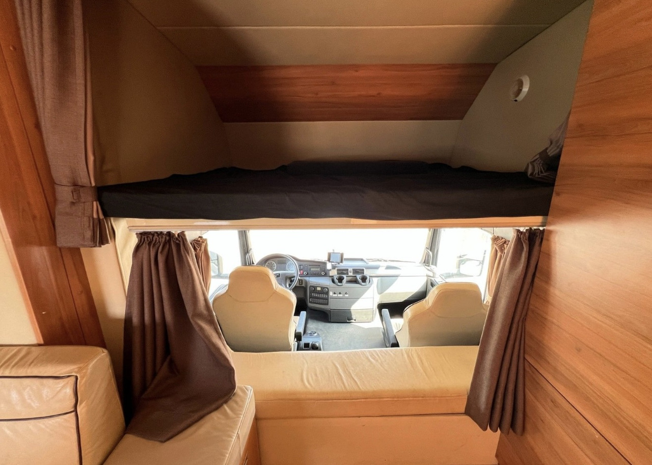 MERCEDES-BENZ Actros 2651 8 Pferde - شاحنة نقل خيل: صور 4 MERCEDES-BENZ Actros 2651 8 Pferde - شاحنة نقل خيل: صور 4