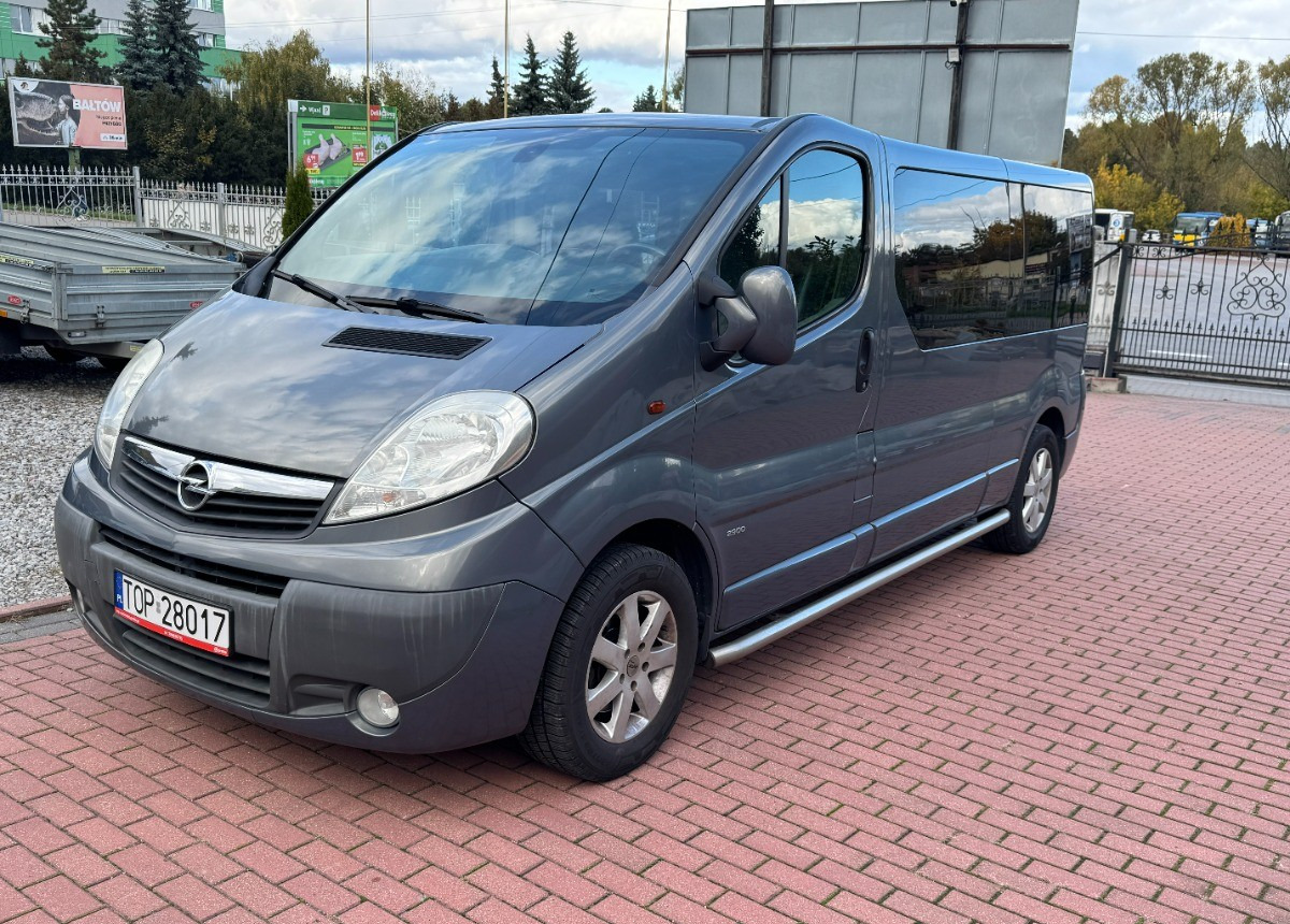 Opel Vivaro LONG 2.5 150KM Brygadówka Brygada Bezwypadkowy Super Stan FV23 - الشاحنات الصغيرة كابينة مزدوجة: صور 2 Opel Vivaro LONG 2.5 150KM Brygadówka Brygada Bezwypadkowy Super Stan FV23 - الشاحنات الصغيرة كابينة مزدوجة: صور 2