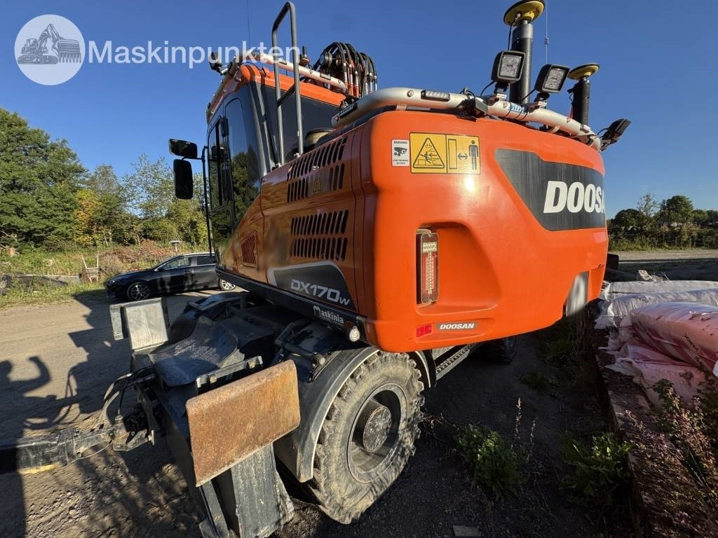 Doosan DX 170 W-5 + Tippvagn + Redskap - حفارة على عجلات: صور 3 Doosan DX 170 W-5 + Tippvagn + Redskap - حفارة على عجلات: صور 3