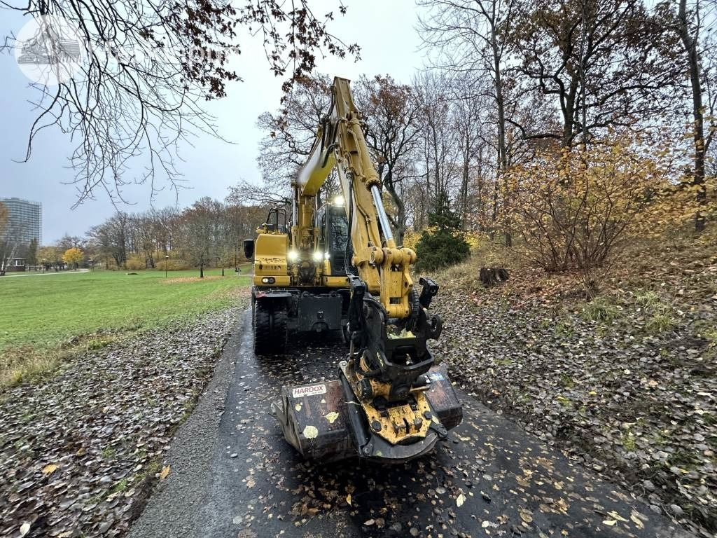 Komatsu PW 148-11 med vagn och redskap - حفارة على عجلات: صور 3 Komatsu PW 148-11 med vagn och redskap - حفارة على عجلات: صور 3