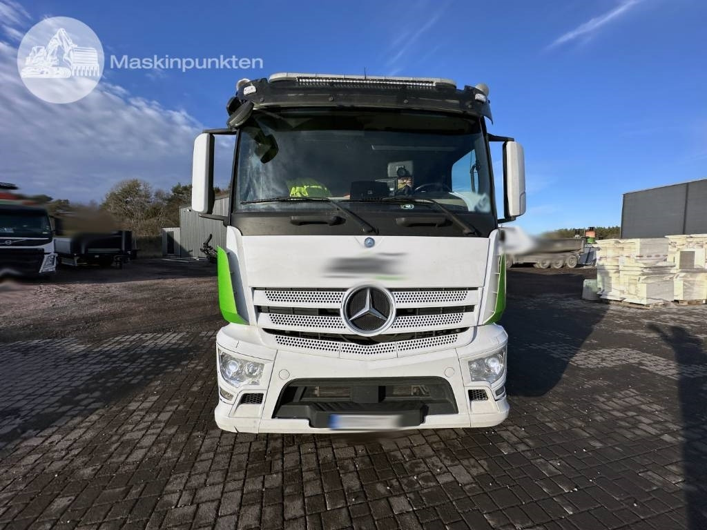 Mercedes-Benz 2543 - شاحنة كرين: صور 4 Mercedes-Benz 2543 - شاحنة كرين: صور 4