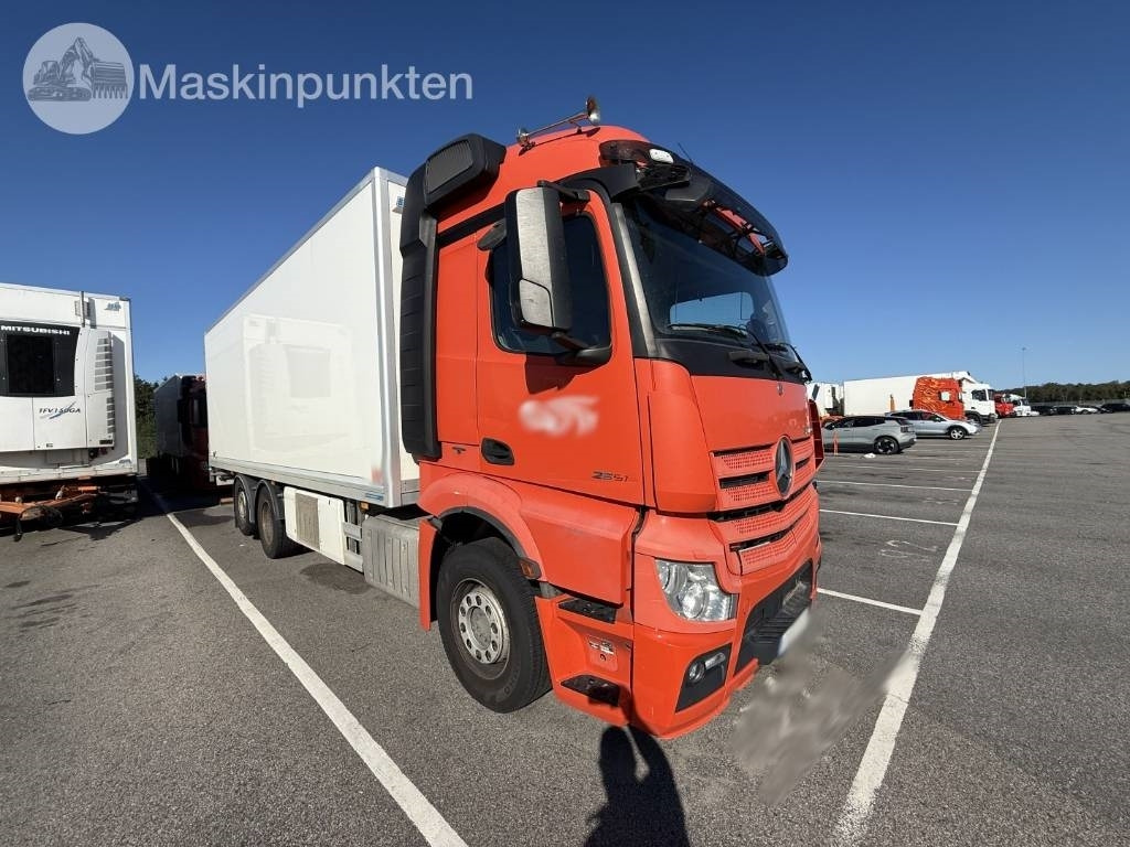 Mercedes-Benz Actros 2551 - مبردة شاحنة: صور 3 Mercedes-Benz Actros 2551 - مبردة شاحنة: صور 3