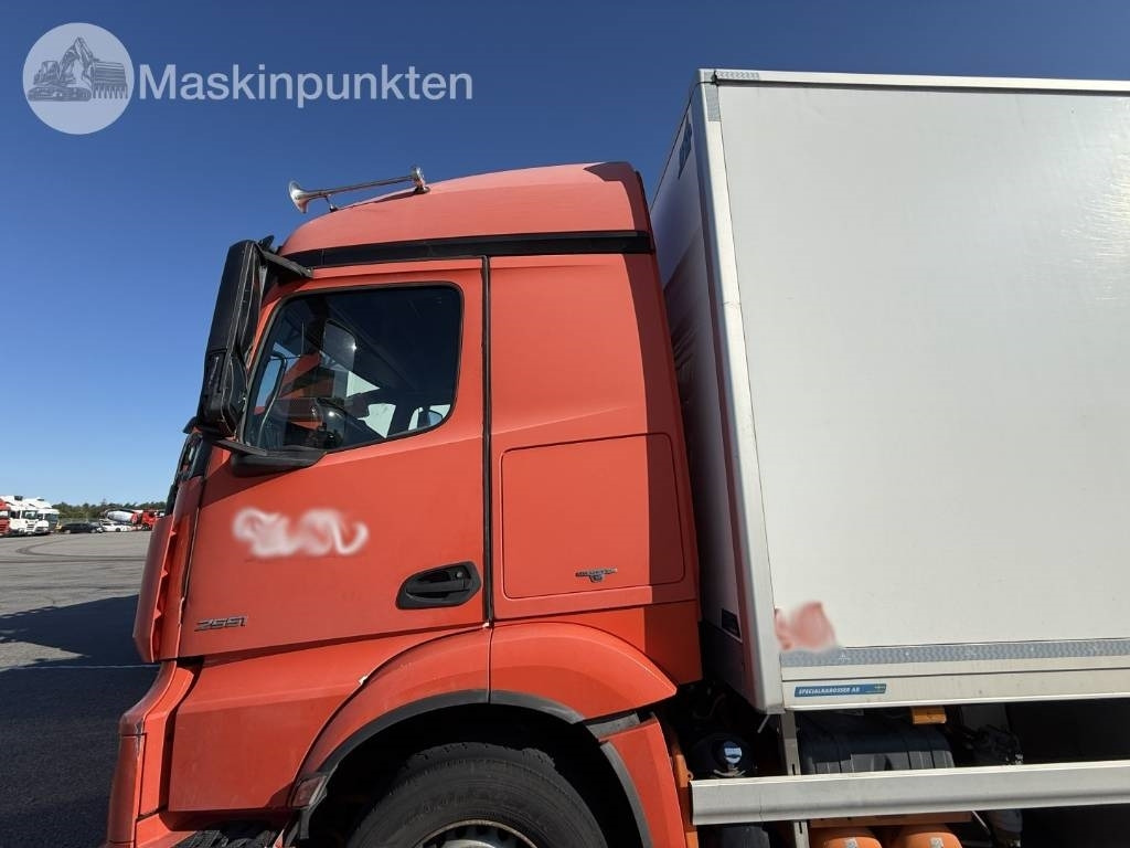 مبردة شاحنة Mercedes-Benz Actros 2551: صور 9 مبردة شاحنة Mercedes-Benz Actros 2551: صور 9