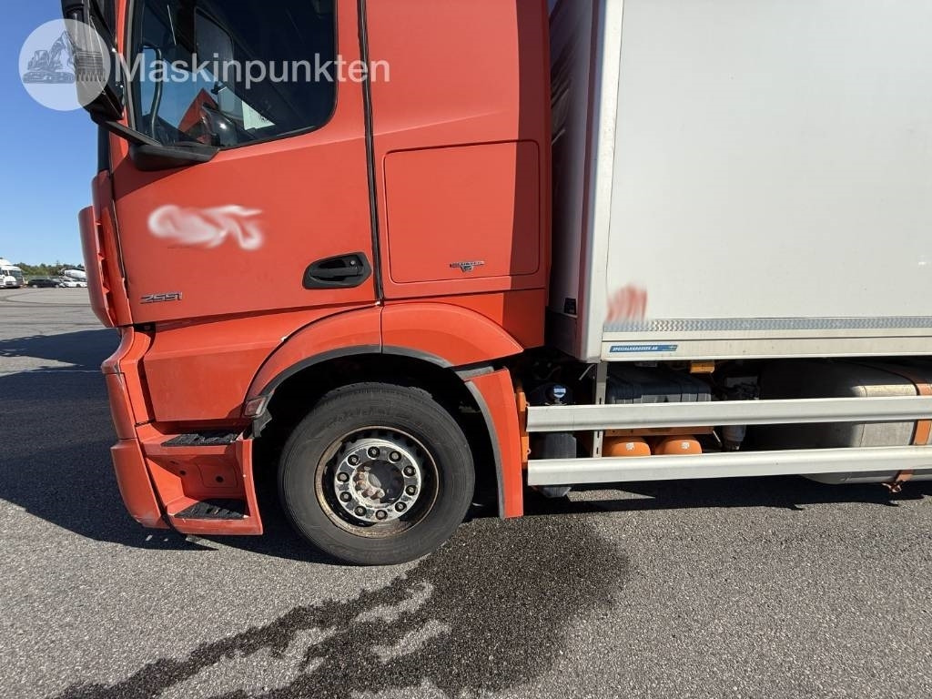 مبردة شاحنة Mercedes-Benz Actros 2551: صور 8 مبردة شاحنة Mercedes-Benz Actros 2551: صور 8