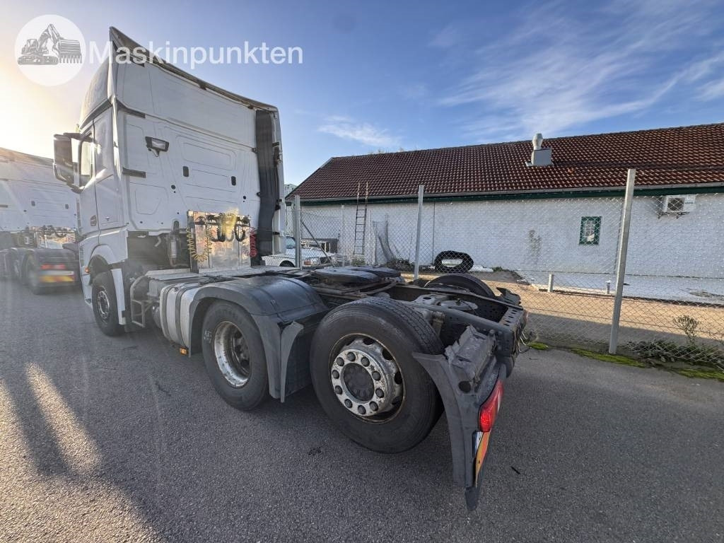 Mercedes-Benz Actros 963-4-C - شاحنة جرار: صور 2 Mercedes-Benz Actros 963-4-C - شاحنة جرار: صور 2