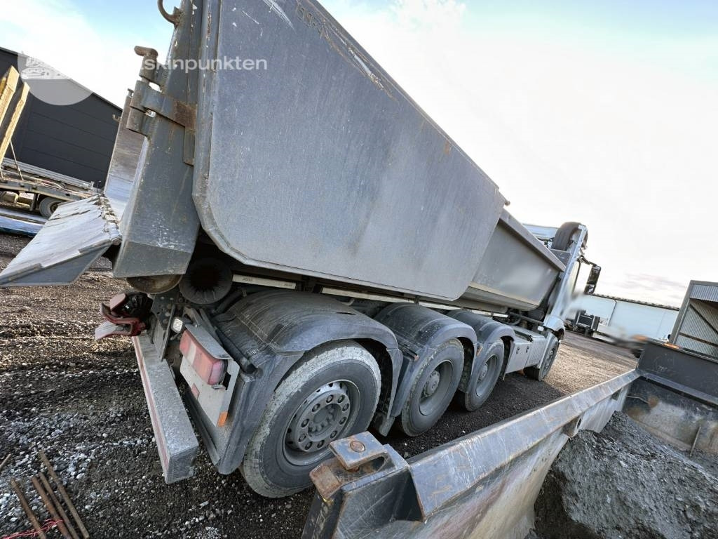 Mercedes-Benz Arocs 3251 - شاحنة ذات الخطاف: صور 5 Mercedes-Benz Arocs 3251 - شاحنة ذات الخطاف: صور 5