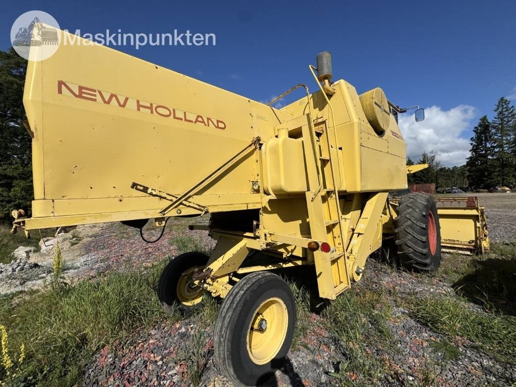 New Holland 1530 - حصادة شاملة: صور 4 New Holland 1530 - حصادة شاملة: صور 4