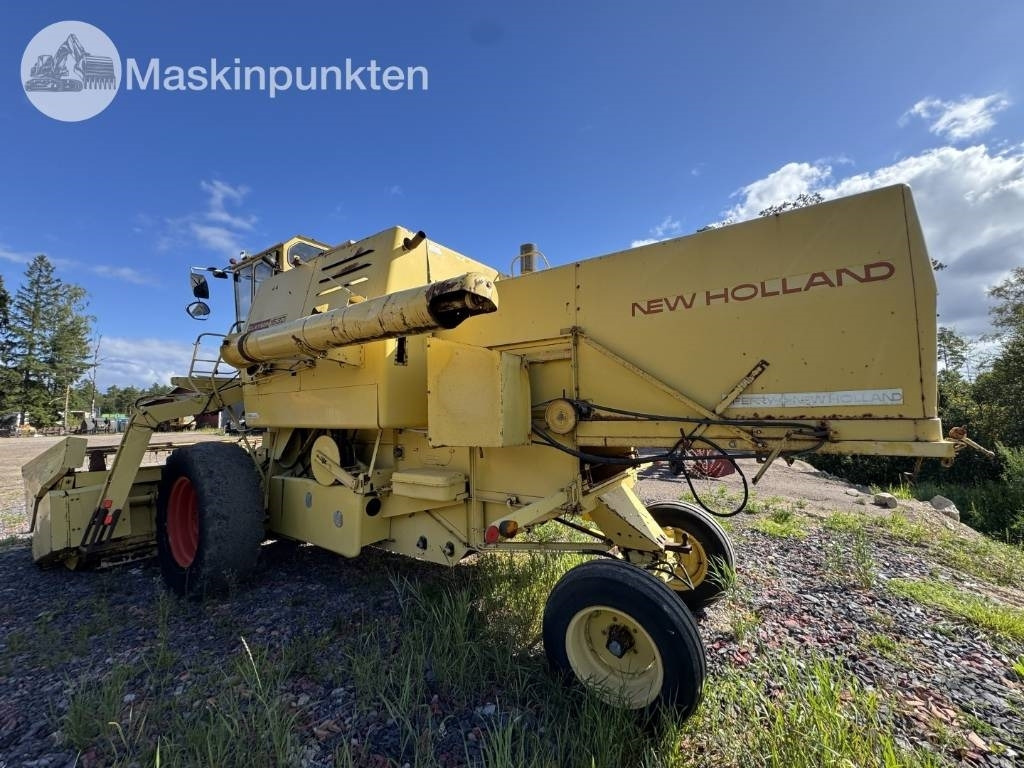 New Holland 1530 - حصادة شاملة: صور 2 New Holland 1530 - حصادة شاملة: صور 2