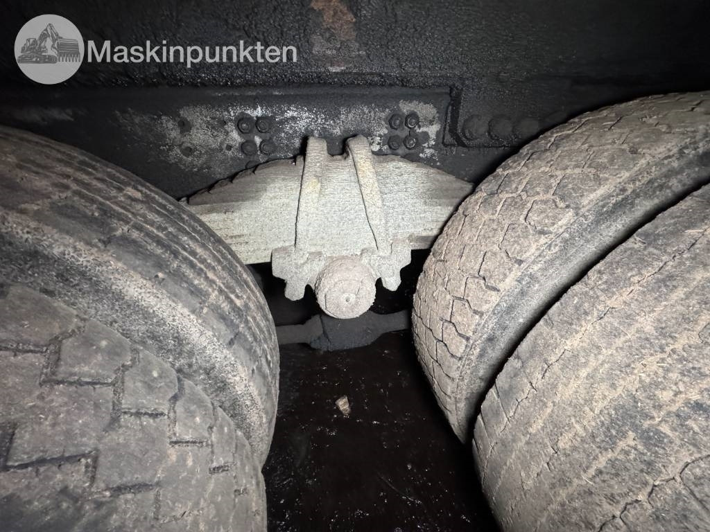 شاحنة قطع الأشجار Scania P 124 G med Timberman: صور 24