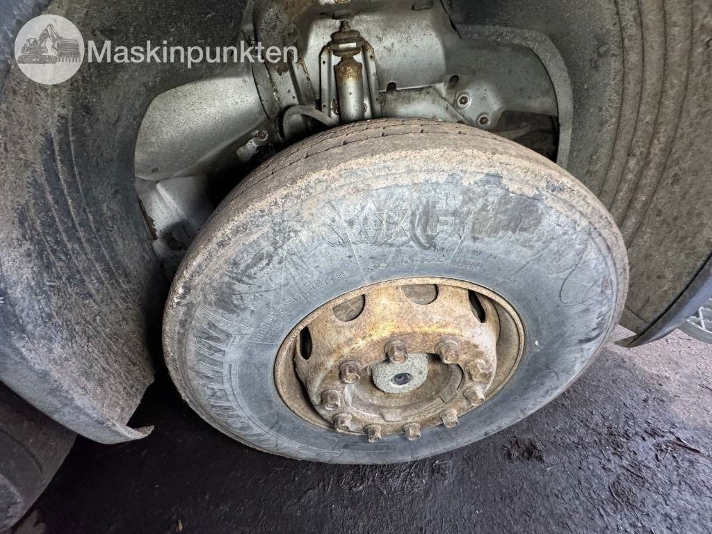 شاحنة قطع الأشجار Scania P 124 G med Timberman: صور 33