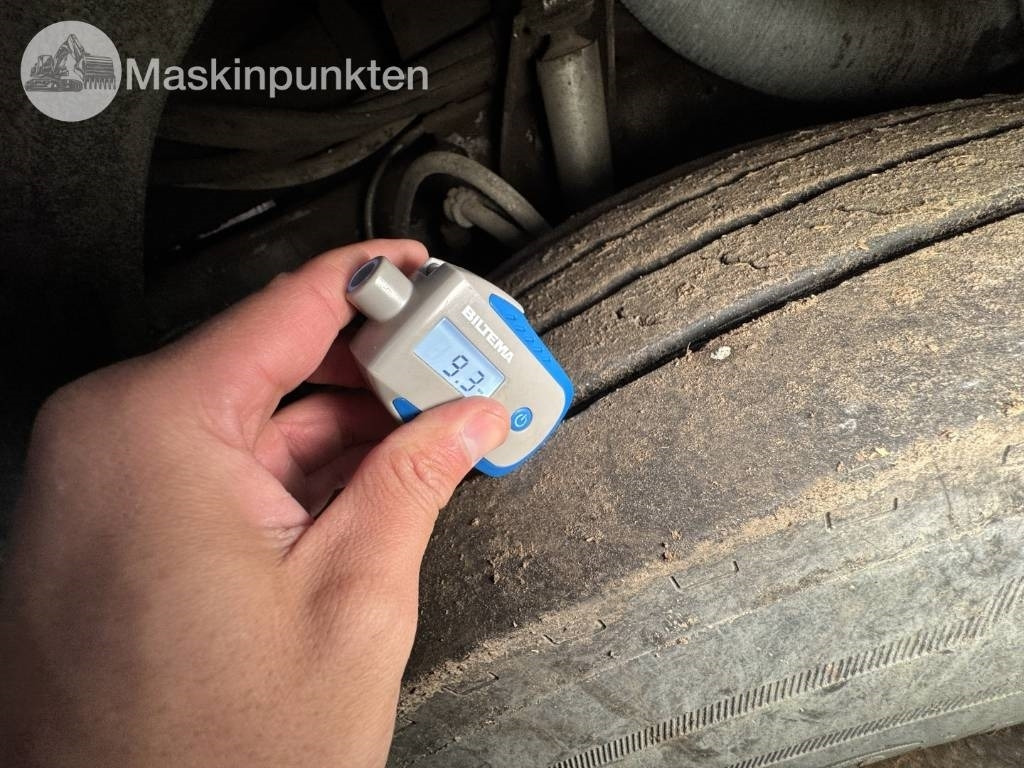 شاحنة قطع الأشجار Scania P 124 G med Timberman: صور 30